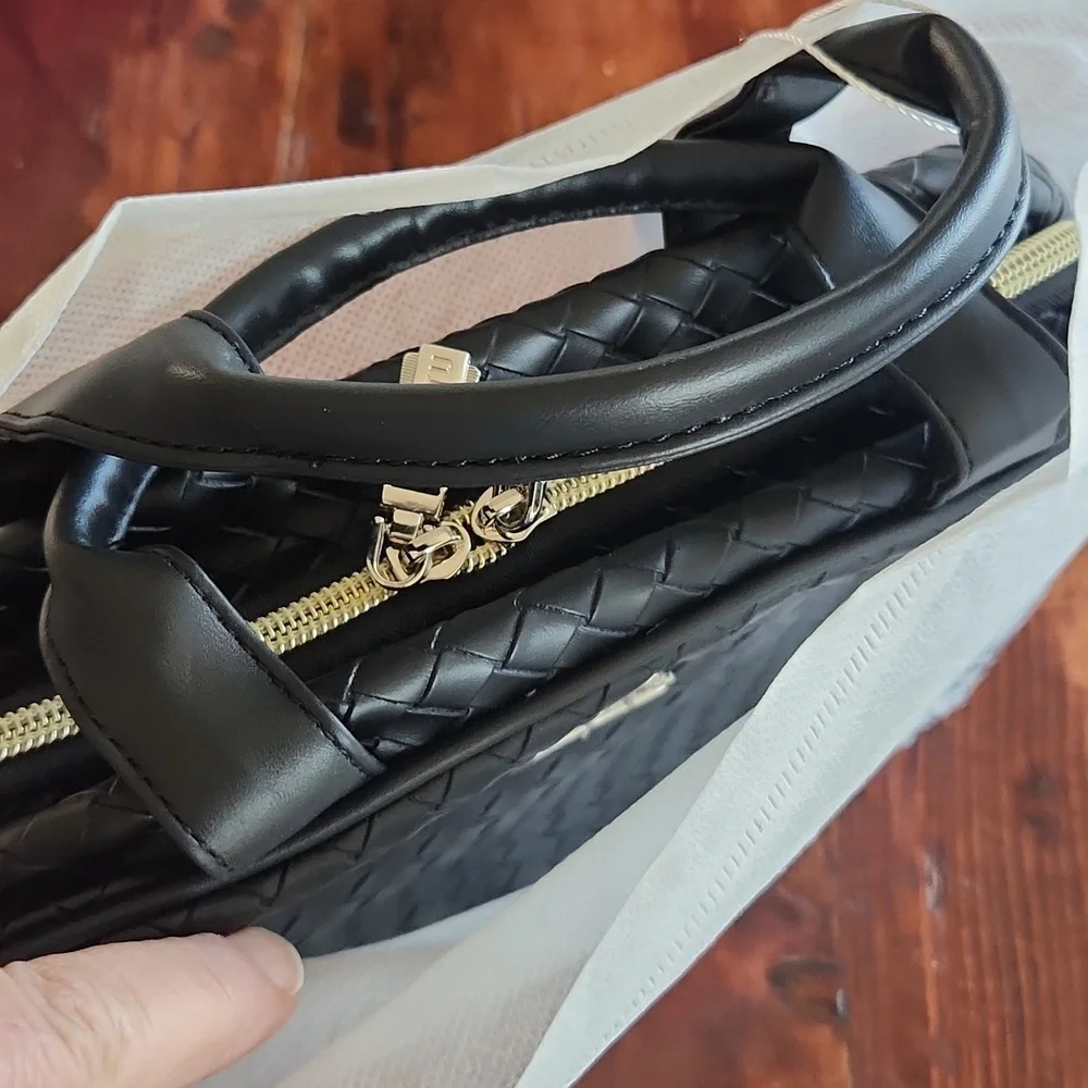 Boyatu Black Make up travel Bag โ NWT โ Woven Leather โ Silver Hardware โ Classy - Picture 15 of 15